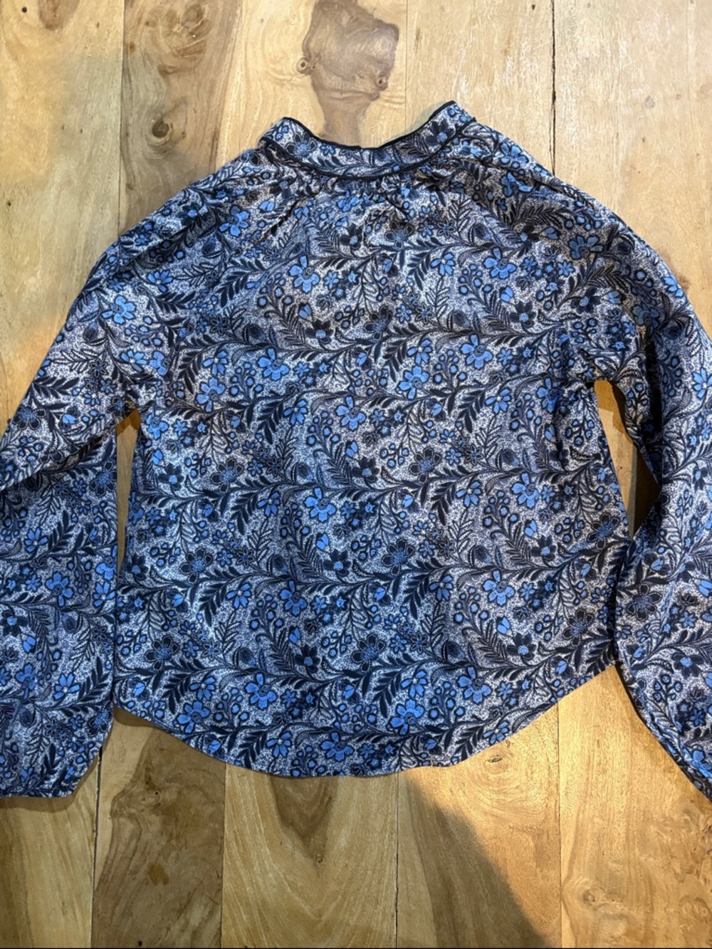 Evereve Navy and Light Blue Floral Button-Front Blouse, 100% cotton, worn 3x - Picture 3 of 3